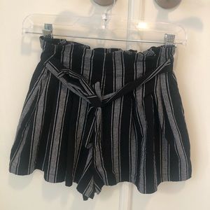 Black & white flowy shorts